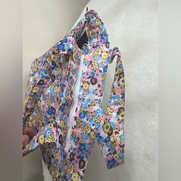 Floral Lunch Bag with Multicolor Design - Picture 4 of 6